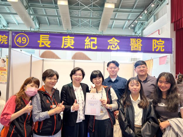 校長頒發感謝狀