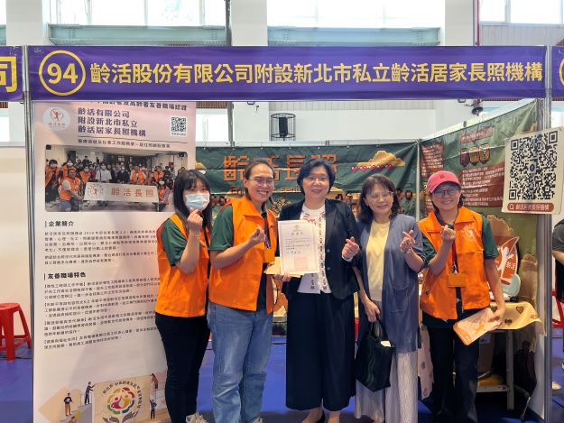 校長與機構合影